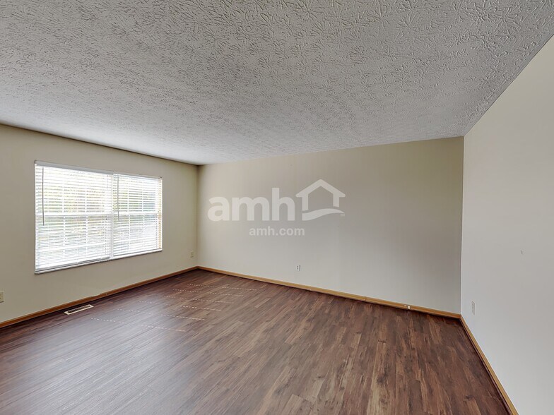 Building Photo - 1064 Amherst Blvd