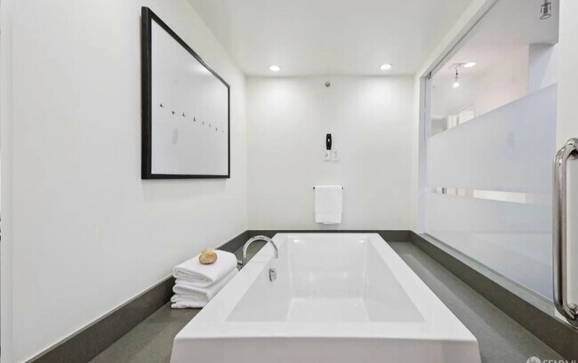 Building Photo - One-of-a-Kind Sophisticated Top-Floor Cond...