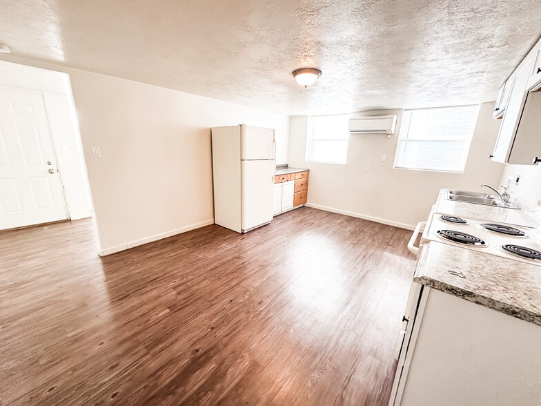 Building Photo - 29 E 300 N