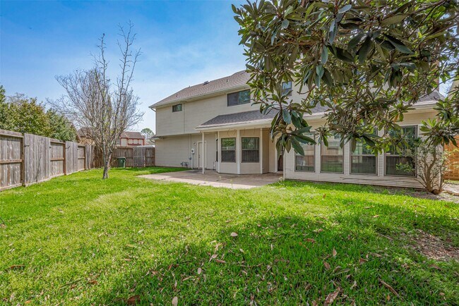 Building Photo - 2727 Raintree Dr