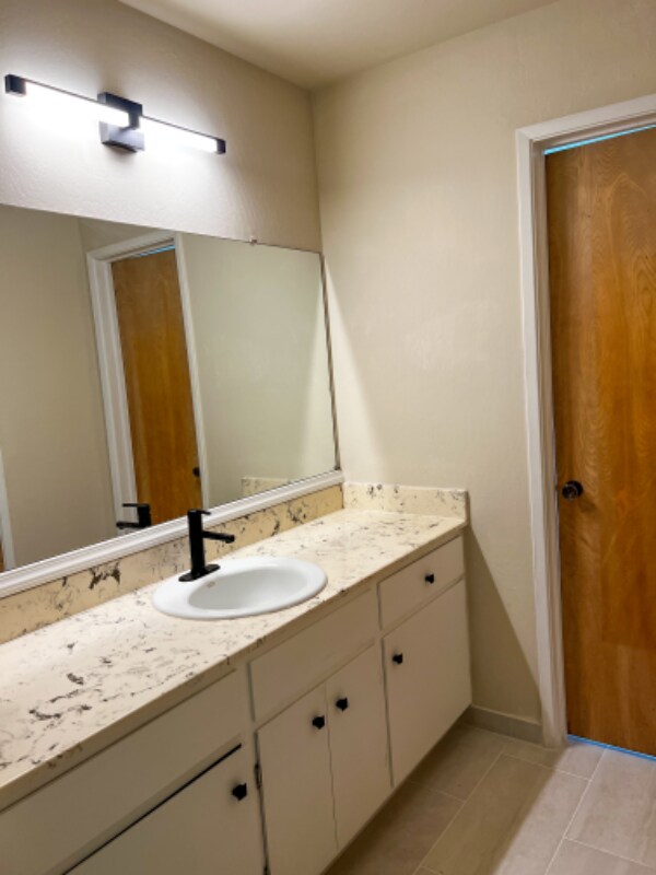 Building Photo - 2096 Ascot Dr