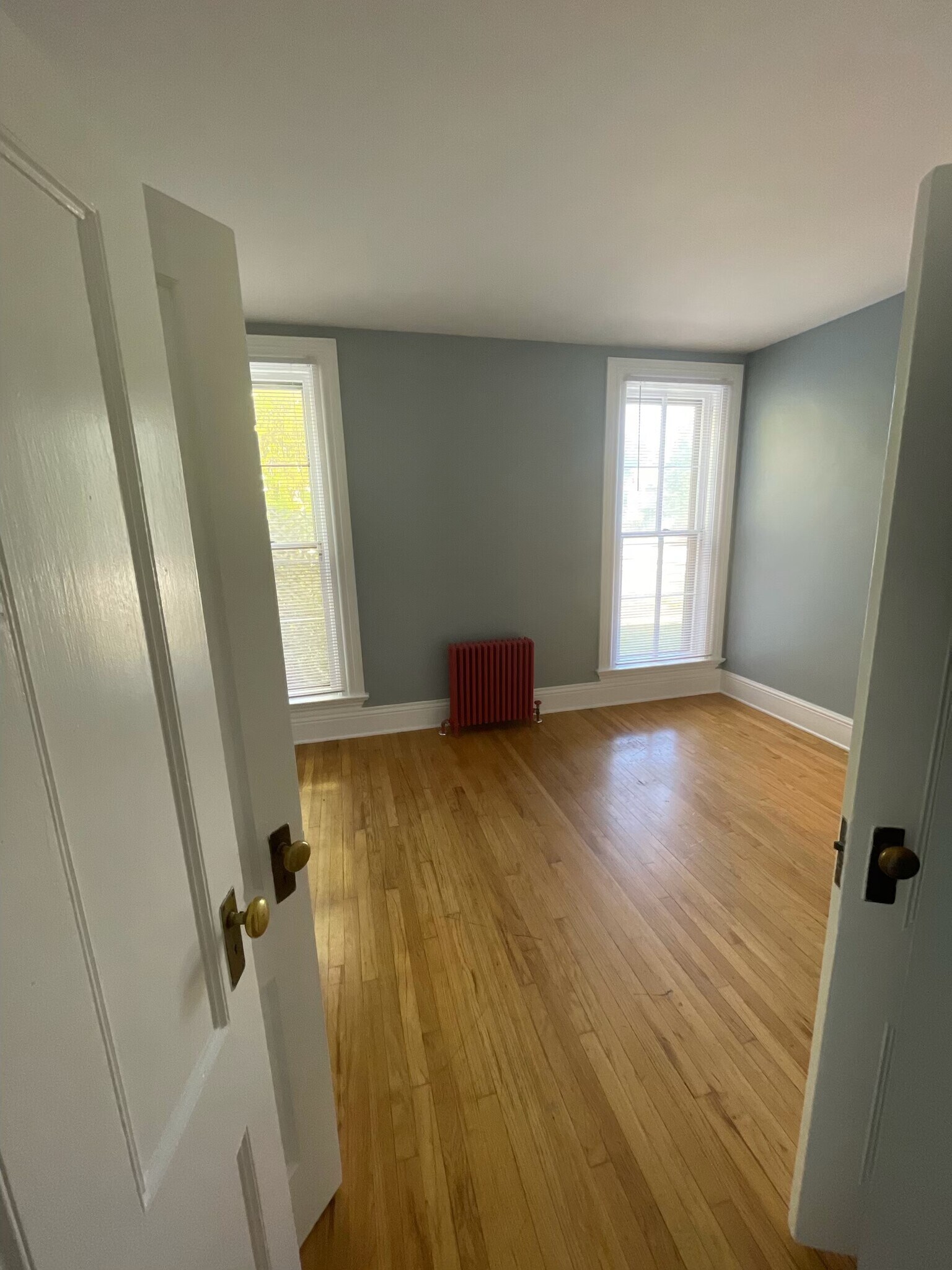 Middle Bedroom - 1 - 110 Woodward St