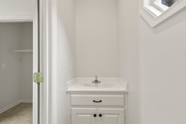 Building Photo - Verner School Zone - Fox Ridge Subdivision