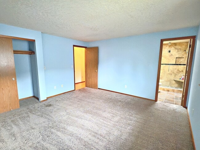 Building Photo - 9834 SE Clinton St