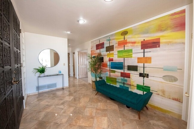 Building Photo - Amazing La Jolla North PB home with panora...