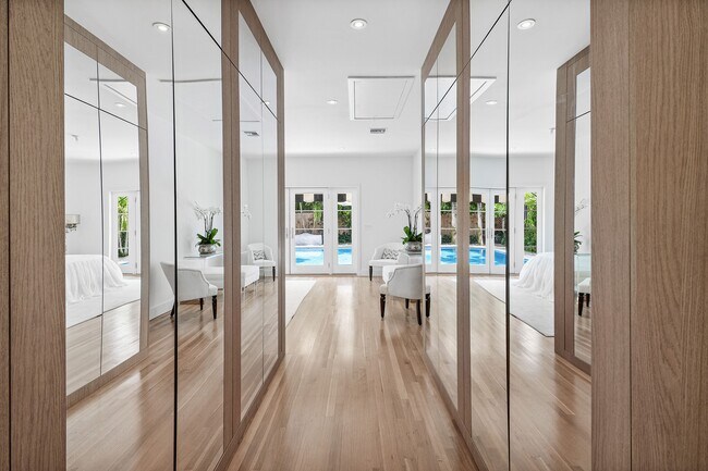 Building Photo - 306 Cordova Rd