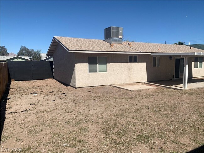 Building Photo - 548 Zuber Ave