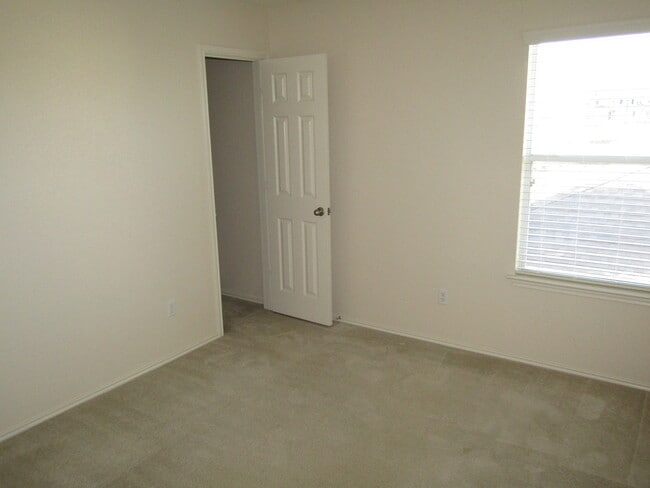 Building Photo - 408 N Cascades Ave