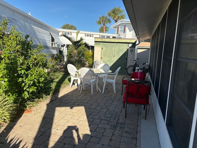 Building Photo - 562 Carousel Ln