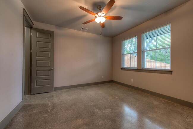 Building Photo - 3110 Grandview St