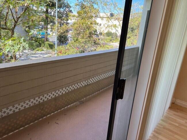 Building Photo - 110 N Everett St