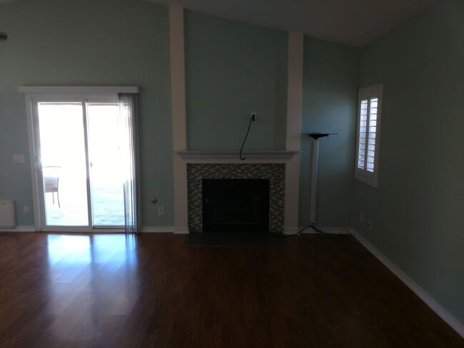 Building Photo - Henderson 4 Bedroom