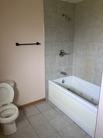 Primary Bath (3) - N5223 Tamarack Ln