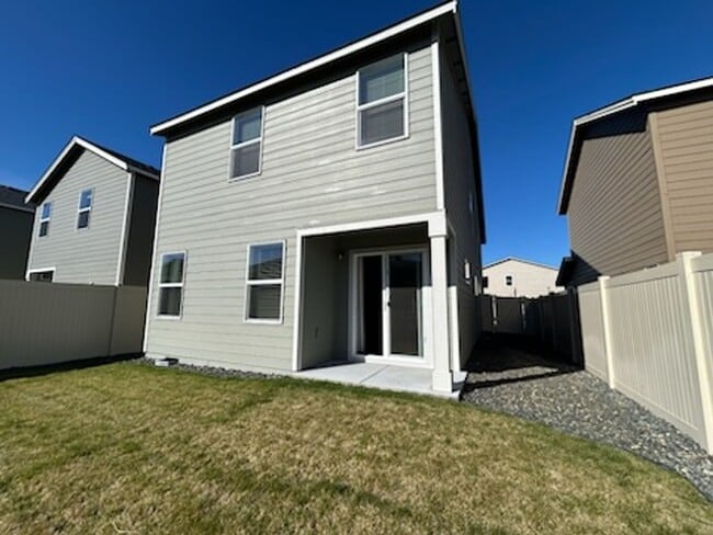 Building Photo - Brand New & Beautiful- 4 bed/2.5 ba + Loft, EV Garage Charging, Quartz Countertops, Fenced Yard!