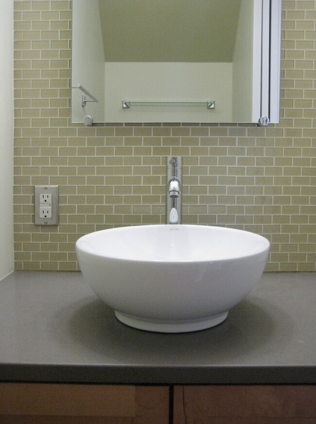 Building Photo - 415 Burgoyne Rd