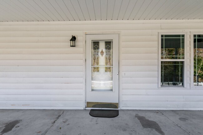 Building Photo - 105 3rd St