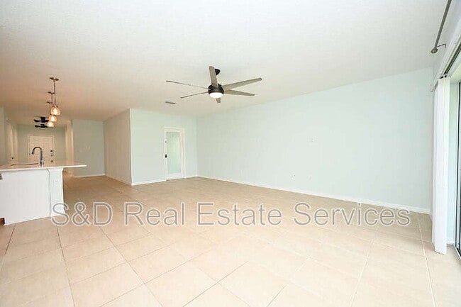 Building Photo - 2028 Rosewood Cir