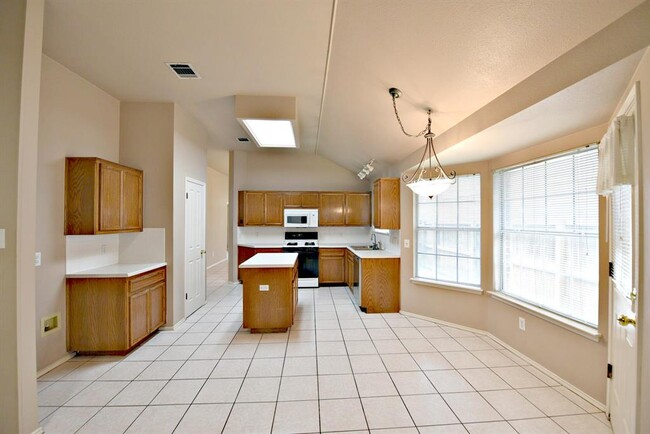 Building Photo - 3924 Newland Dr