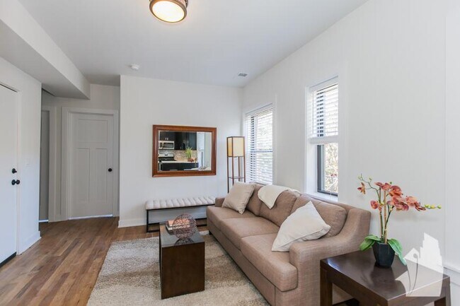 Building Photo - 1 bedroom in Chicago IL 60625