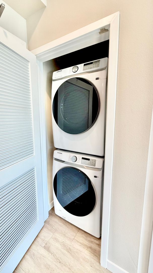 Building Photo - Brand New High-Rise Condo Unit with Stunni...