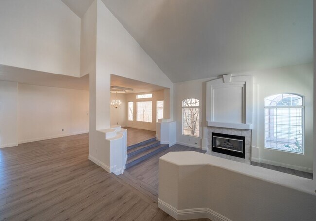 Building Photo - 4654 Stuttgart St