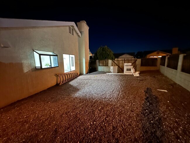 Building Photo - 14334 Poplar St