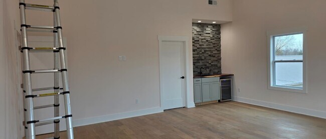 Building Photo - 111 Twin Oak Dr