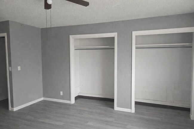 Building Photo - Renovated Private Suite | 900+ Sq Ft | All Utilities Included | Private Entrance | Columbus KS