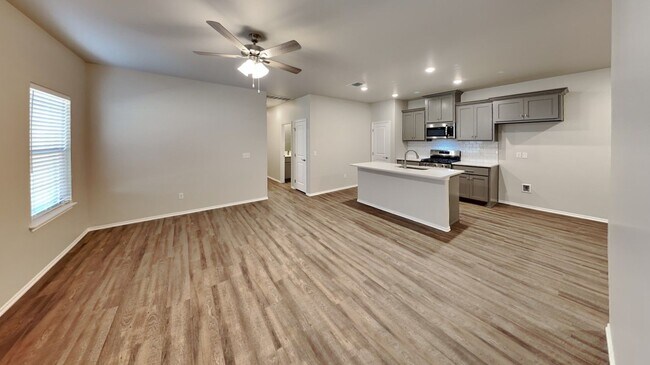 Building Photo - Luxury 3 Bedroom 2 Bathroom Townhome with 2 Car Garage in Piedmont Schools- Neighborhood Park/Bas...