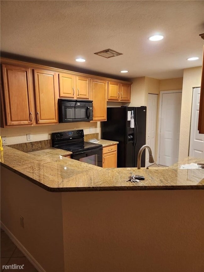 Building Photo - 3 br, 2.5 bath Townhome - 8982 Chambers St