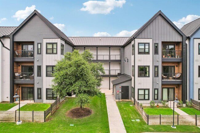 Building Photo - 3101 Govalle Ave