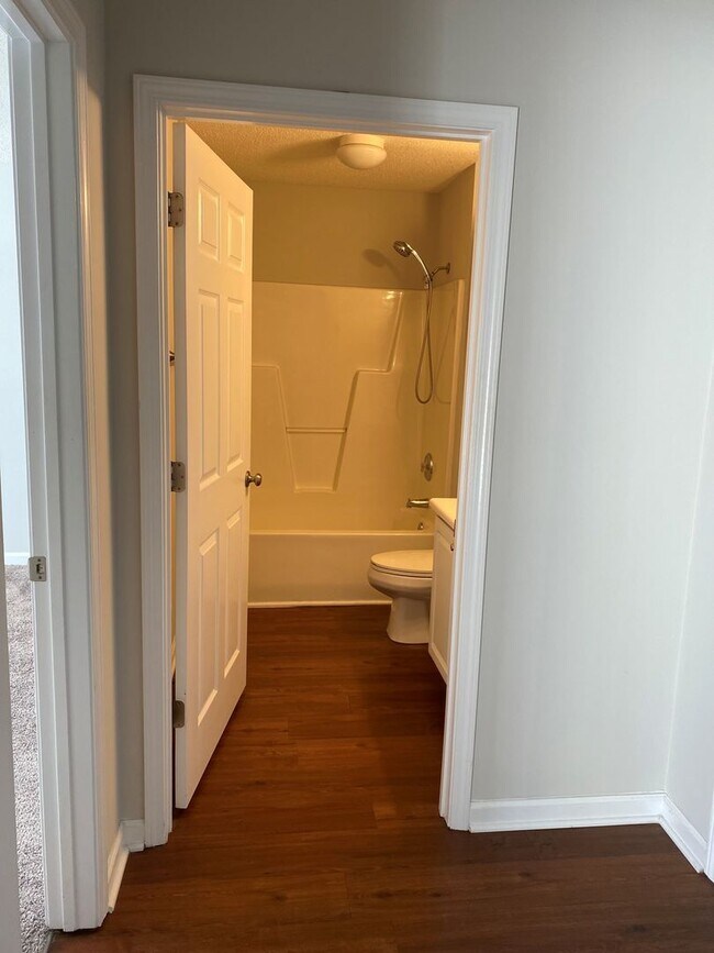 Building Photo - H5010-2