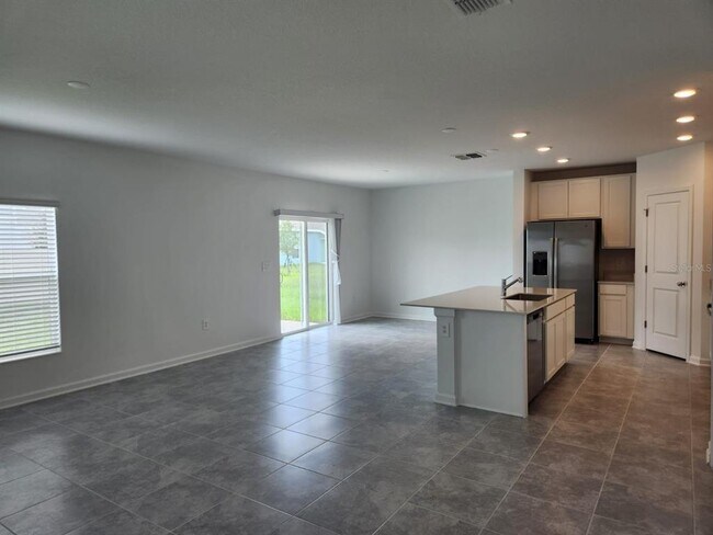 Building Photo - 1622 Reservoir Pl