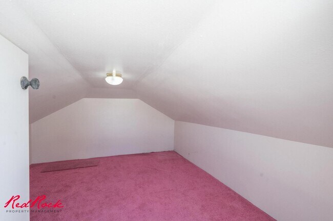 Building Photo - Spacious 6 Bedroom Home with a Balcony!