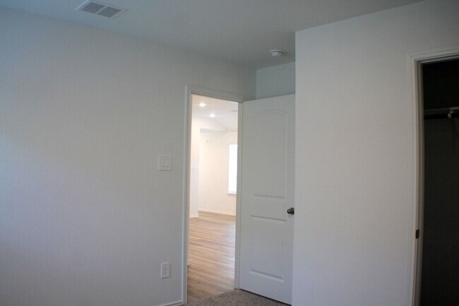 Building Photo - 1015 Maple Sunset Ct