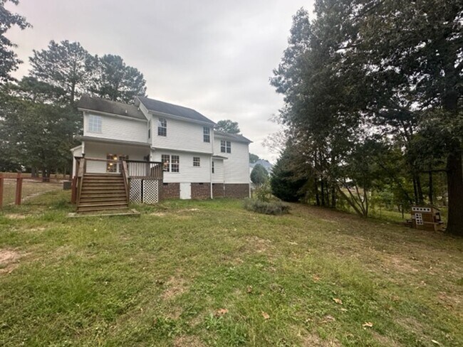 Building Photo - Stunning 3 Bed 2.5 Bath Home with Large Bo...