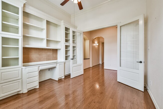 Building Photo - 2 Sagestone