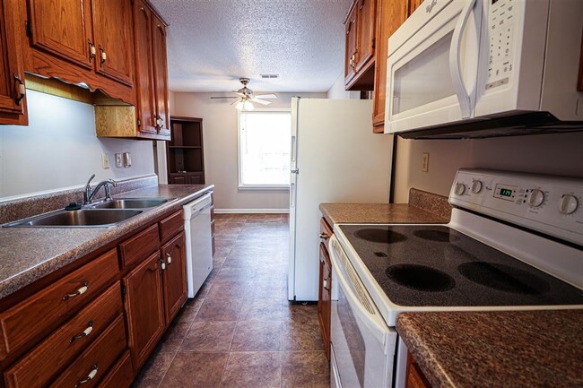 Building Photo - 3BD/2BA Home in Lakeland. Conveniently located. Pets Welcome.