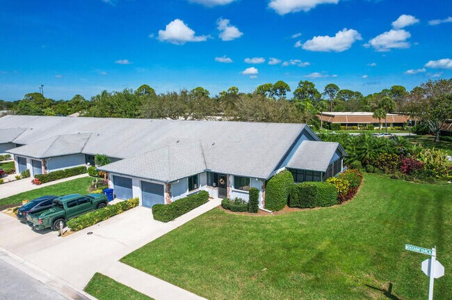 Building Photo - 188 Moccasin Trail N