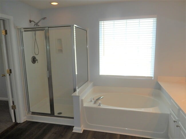 Building Photo - 304 Millicent Way