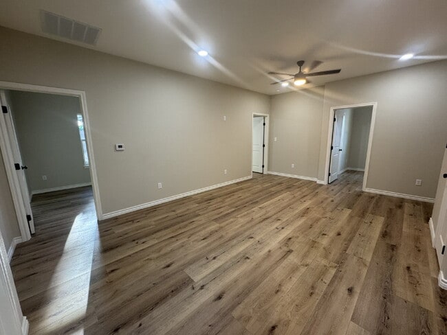 Building Photo - New 4BR/2.5BA Home – Perfect for Roommates, Walk to Campus!