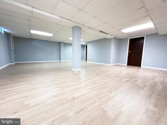 Building Photo - 2 W High Ridge Rd