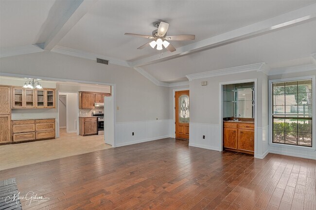 Building Photo - 108 Deerwood Ln