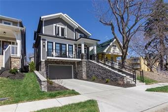 Building Photo - 704 W 45th St