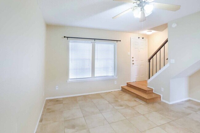 Building Photo - 1411 Gracy Farms Ln