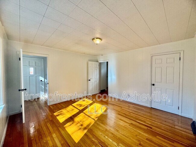 Building Photo - 1574 Lynn Rd