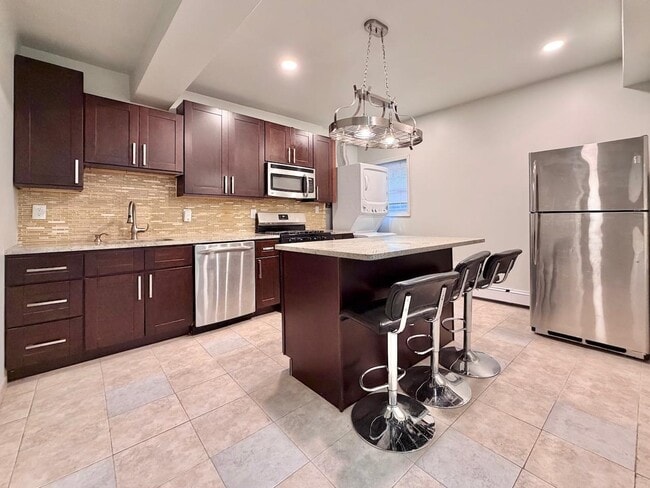 Building Photo - 311 5th St