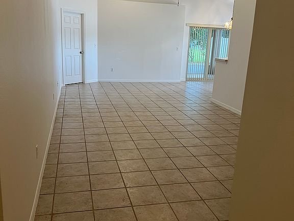 Building Photo - 215 Seville Pointe Ave