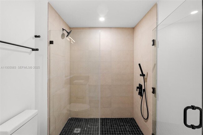 Building Photo - 225 N Miami Ave