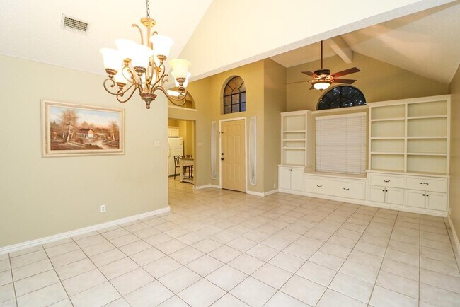 Building Photo - 1402 Longhorn Dr